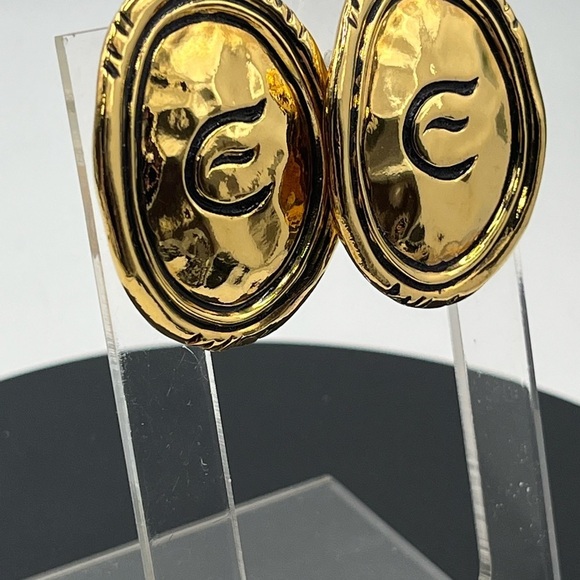 Elizabeth Taylor Rare Vintage Estate Signed AVON 1.5" 1993 Clip Earrings - Picture 4 of 14